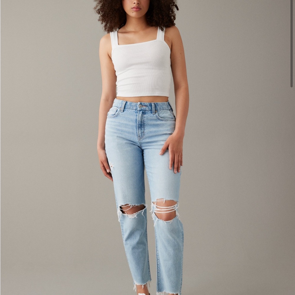 American Eagle light wash ripped jeans NWT!!